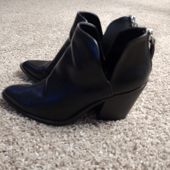 A New Day Beatrix Cut Heeled Booties - Picture 4 of 12